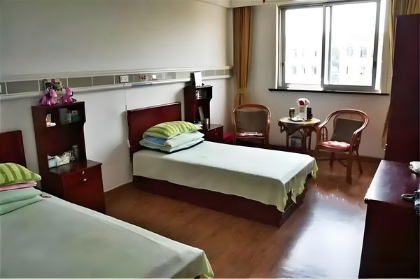 深圳入户通过_姜文被困在一个什么东西里 撞上一辆野猪快车城际