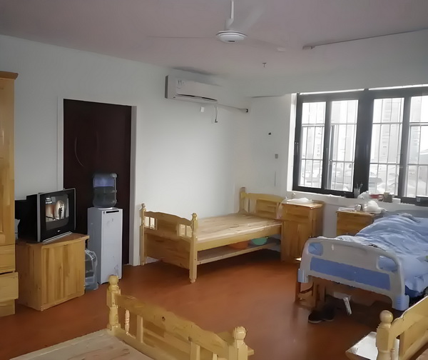 深圳公司办户口_冯骥荐电影南京照相馆：没有抒情只有血的事实 人格母真正分是否与父离